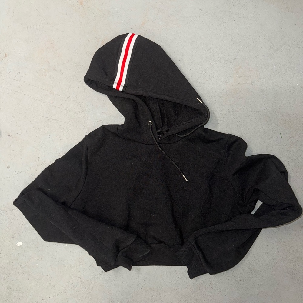 SWS/Active black cropped hoodie. Size S.